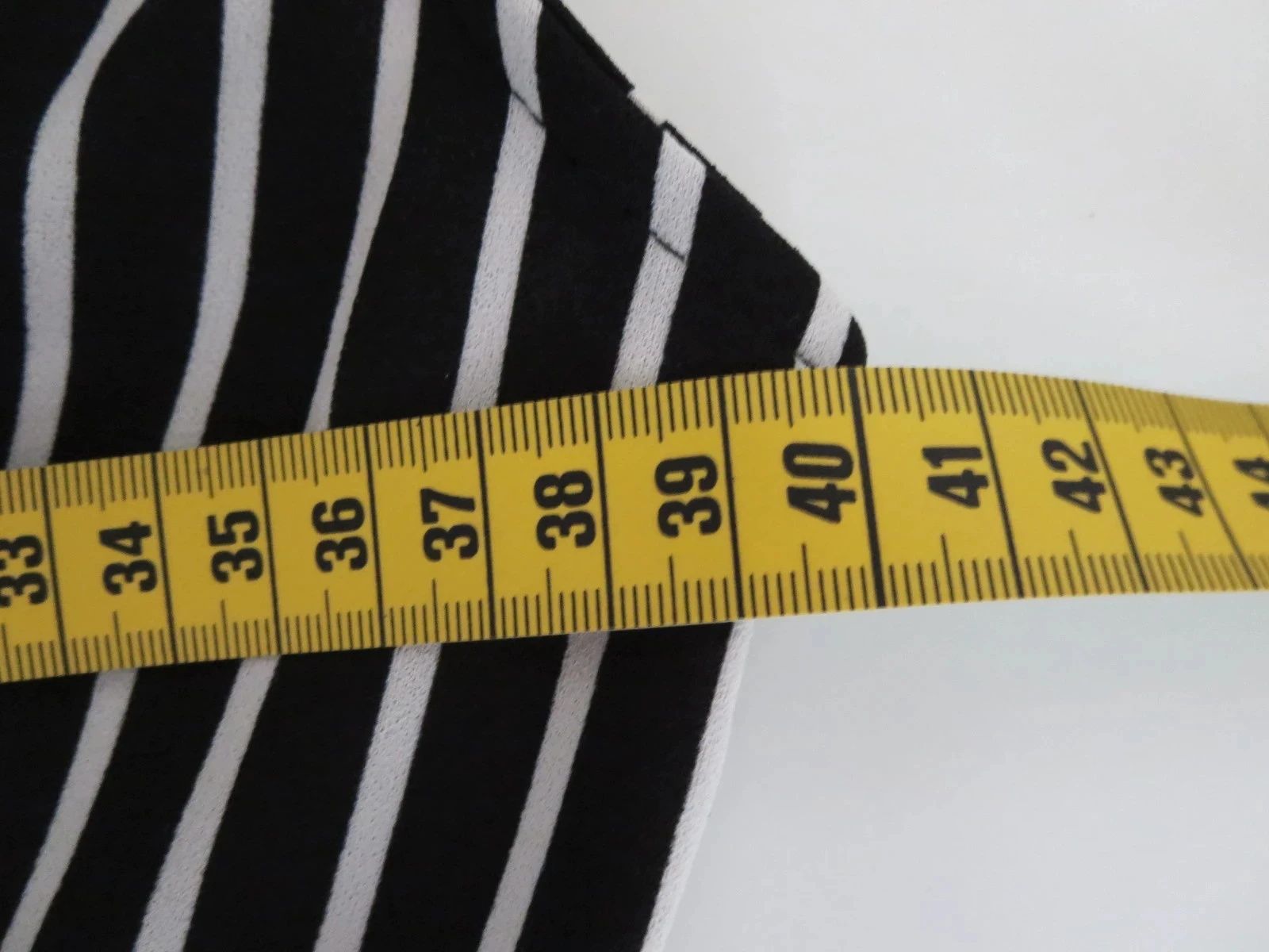 Superbe combinaison pantalon chic rayée noir et blanc – Miss One T. 34/36 – photo 4